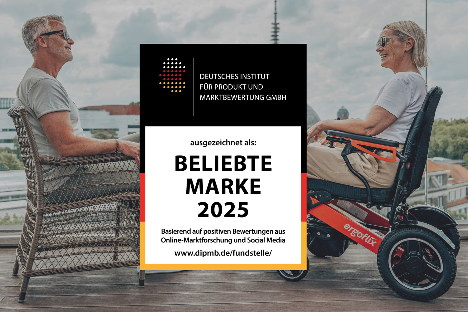 Das Bild zeigt im Hintergrund ein Motiv von einem ergoflix-Rollstuhl, im Vordergrund befindet sich das Zertifikat der Auszeichnung "Beliebte Marke 2025".